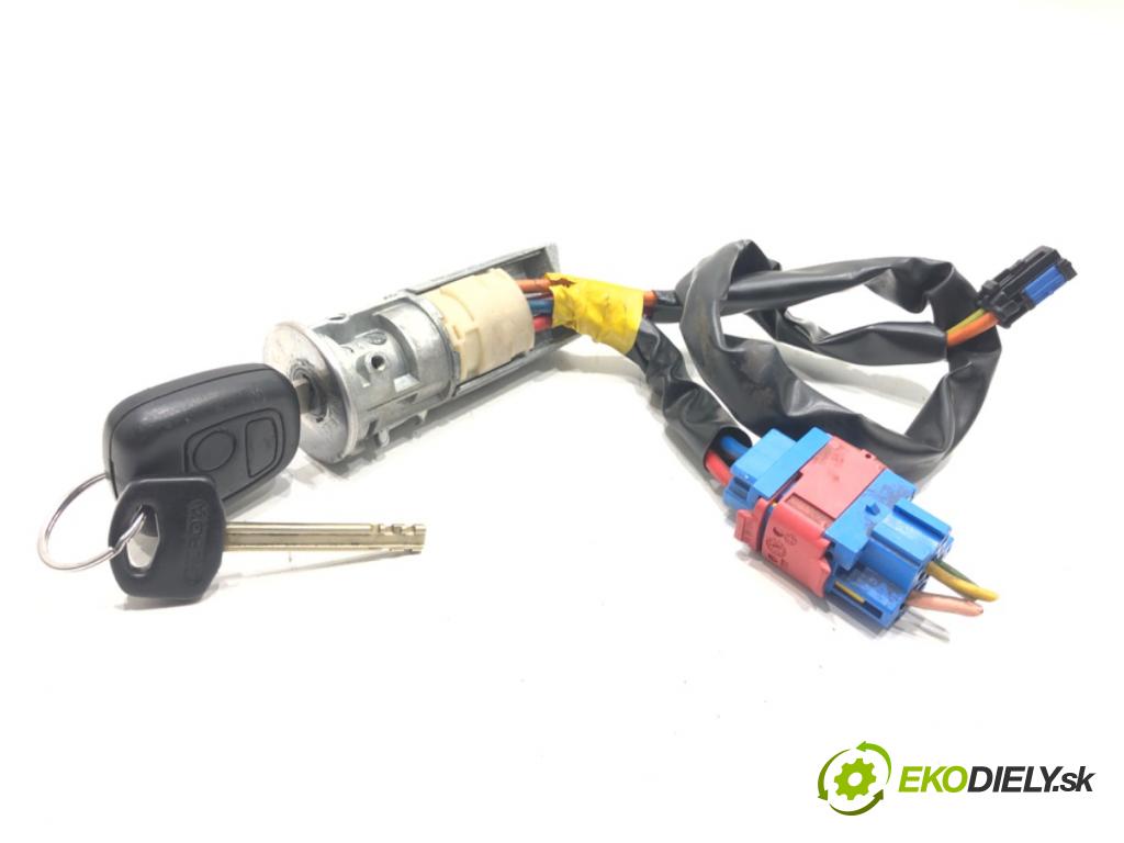 PEUGEOT 206 liftback (2A/C) 1998 - 2012    1.4 i 55 kW [75 KM] benzyna 1998 - 2012  spinačka  (Spínacie skrinky a kľúče)