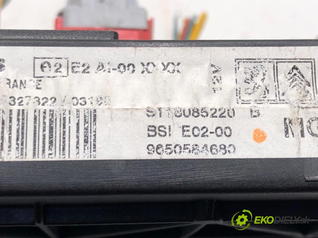 PEUGEOT 206 liftback (2A/C) 1998 - 2012    1.4 i 55 kW [75 KM] benzyna 1998 - 2012  Modul BSI 9650584680 (Poistkové skrinky)