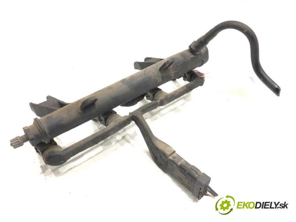 PEUGEOT 206 liftback (2A/C) 1998 - 2012    1.4 i 55 kW [75 KM] benzyna 1998 - 2012  Lišta vstrekovacia 01F002A (Vstrekovacie lišty)