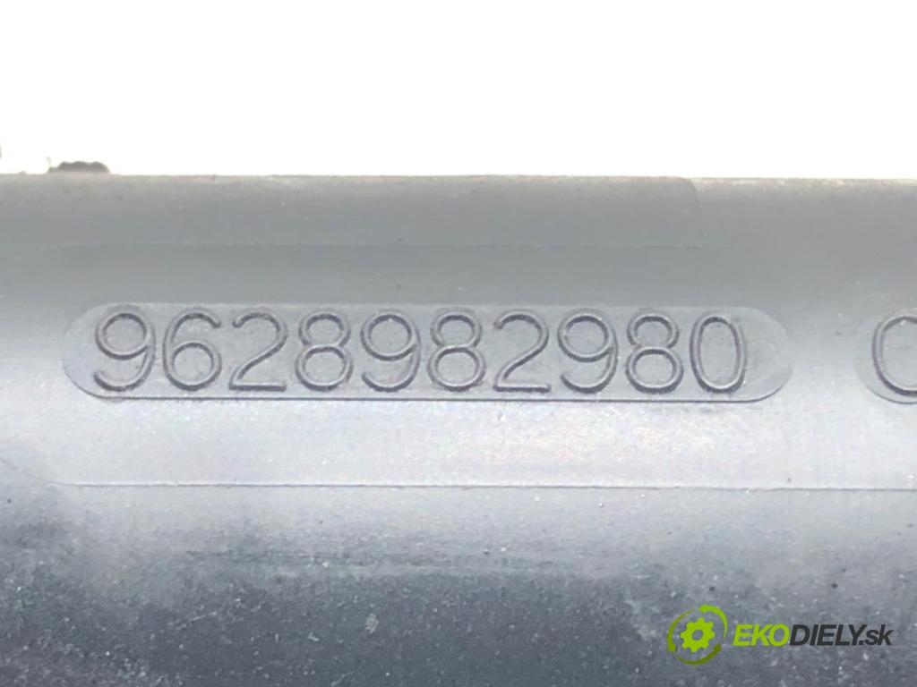 PEUGEOT 206 liftback (2A/C) 1998 - 2012    1.4 i 55 kW [75 KM] benzyna 1998 - 2012  Lišta vstrekovacia 9628982980 (Vstrekovacie lišty)