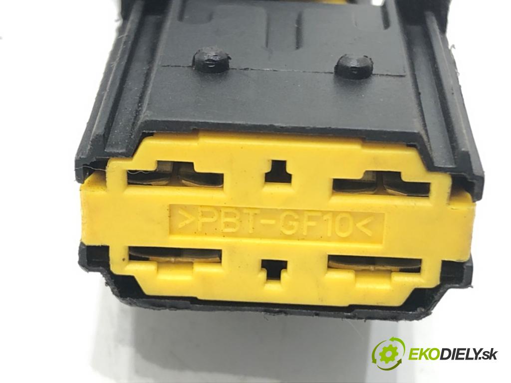 RENAULT SCÉNIC I nadwozie wielkoprzestrzenne (MPV) (JA0/1_, FA0_) 1999 - 2010    1.9 dTi (JA1U) 59 kW [80 KM] olej napędowy 2001 - 2003  spinačka  (Spínacie skrinky a kľúče)