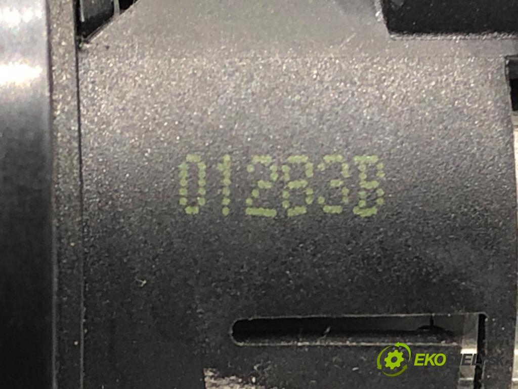 RENAULT SCÉNIC I nadwozie wielkoprzestrzenne (MPV) (JA0/1_, FA0_) 1999 - 2010    1.9 dCi (JA05, JA1F) 75 kW [102 KM] olej napędowy 1999 - 2003  spinačka  (Spínacie skrinky a kľúče)