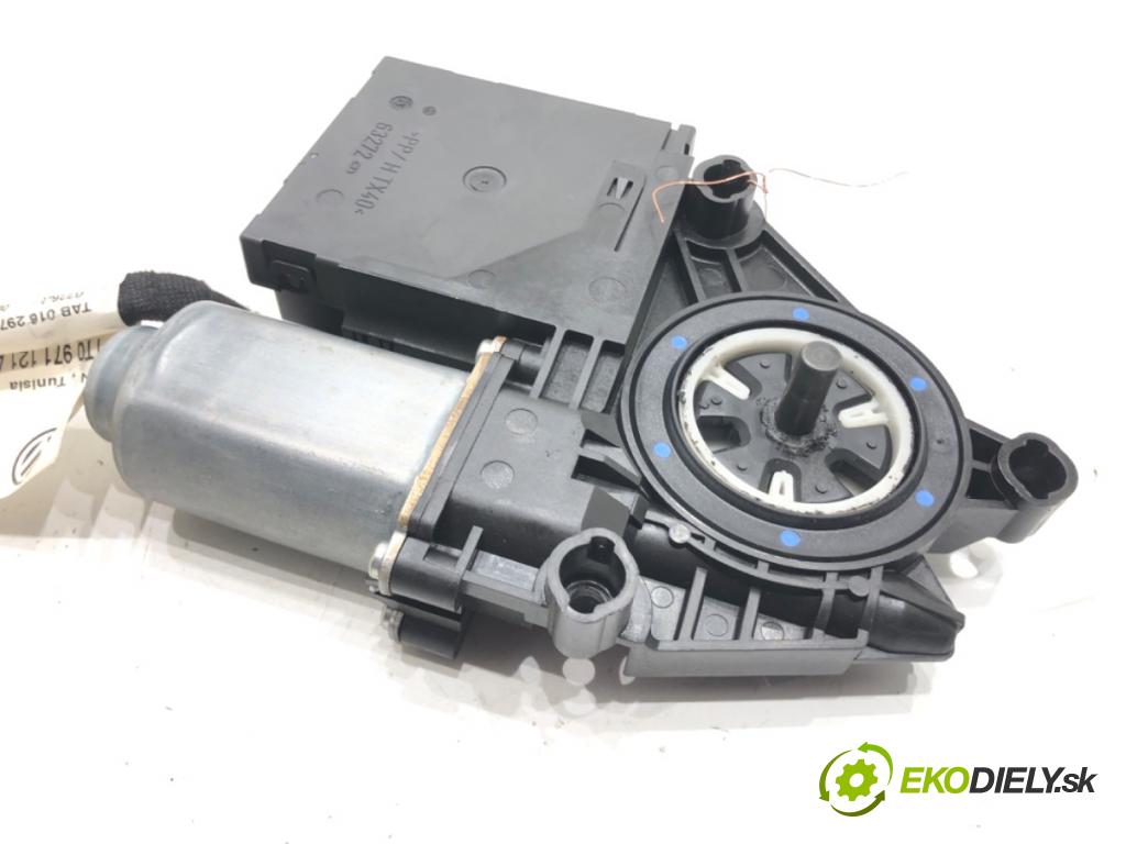 VW TOURAN (1T1, 1T2) 2003 - 2010    1.9 TDI 77 kW [105 KM] olej napędowy 2003 - 2010  motorek sťahovaní okna přední část pravý 1T0959702M 1K0959792Q (Ostatné)