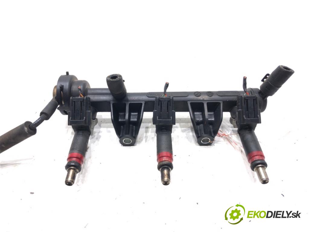 SKODA FABIA I (6Y2) 1999 - 2008    1.2 40 kW [54 KM] benzyna 2001 - 2007  Lišta vstrekovacia 03D906031C (Vstrekovacie lišty)