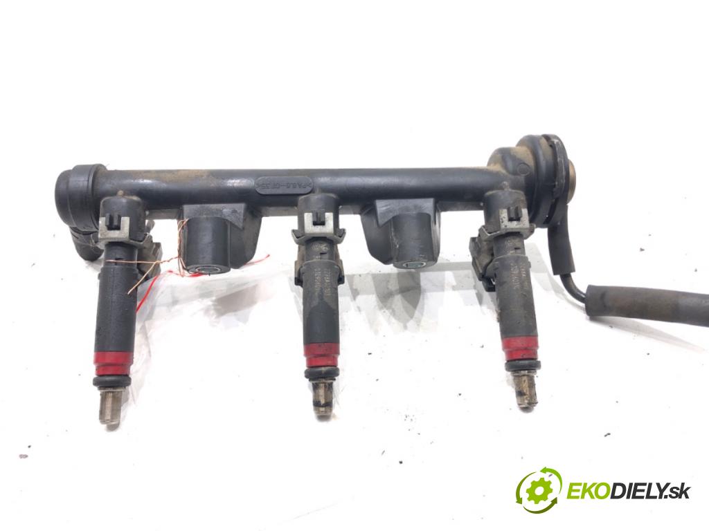 SKODA FABIA I (6Y2) 1999 - 2008    1.2 40 kW [54 KM] benzyna 2001 - 2007  Lišta vstrekovacia 03D906031C (Vstrekovacie lišty)