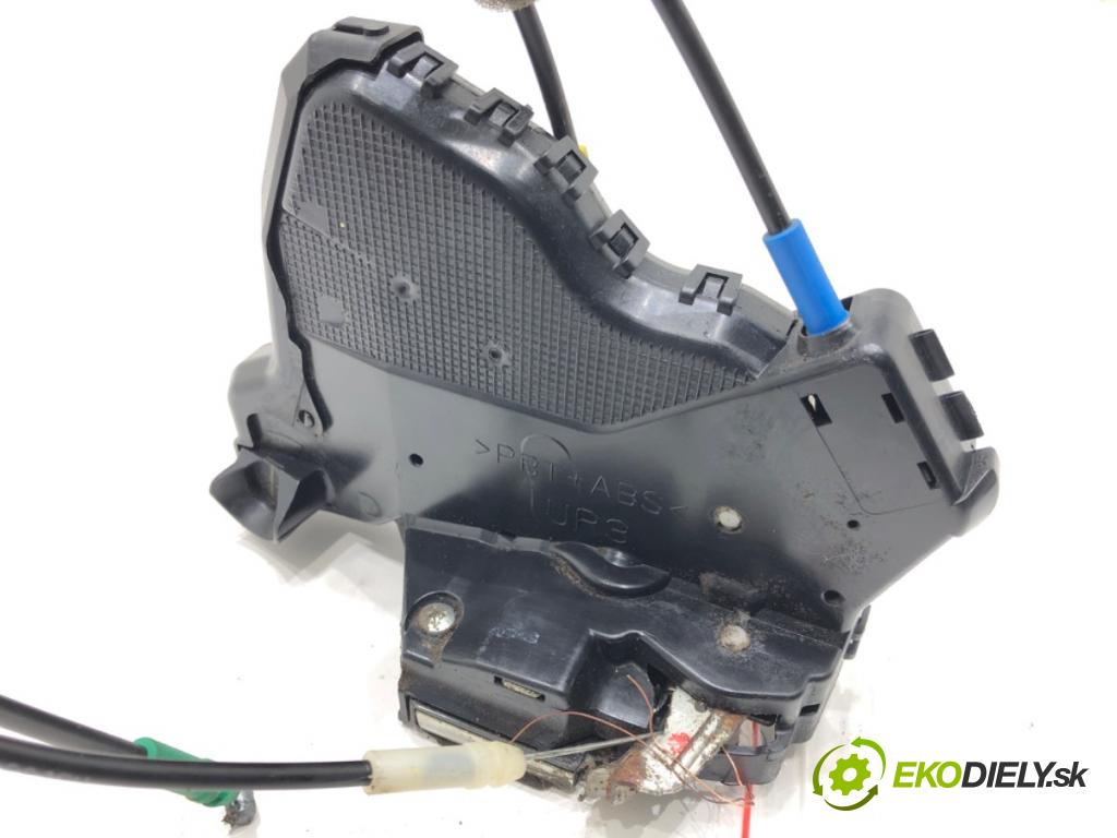 TOYOTA COROLLA Verso (ZER_, ZZE12_, R1_) 2004 - 2009    1.8 (ZNR11_) 95 kW [129 KM] benzyna 2004 - 2009  zámok dveře pravý přední část