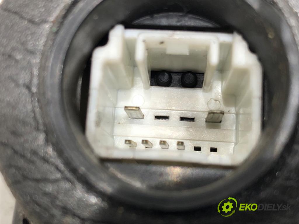 TOYOTA COROLLA Verso (ZER_, ZZE12_, R1_) 2004 - 2009    1.8 (ZNR11_) 95 kW [129 KM] benzyna 2004 - 2009  zámok dveře levý přední část