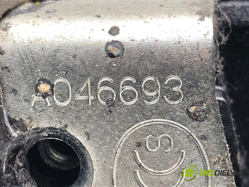 TOYOTA COROLLA Verso (ZER_, ZZE12_, R1_) 2004 - 2009    1.8 (ZNR11_) 95 kW [129 KM] benzyna 2004 - 2009  zámok dveře levý přední část