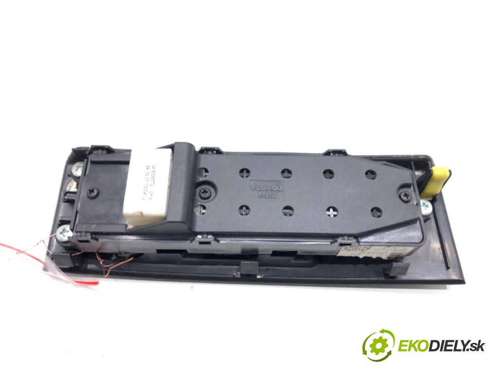 TOYOTA COROLLA Verso (ZER_, ZZE12_, R1_) 2004 - 2009    1.8 (ZNR11_) 95 kW [129 KM] benzyna 2004 - 2009  Prepínač okien 84820-0F030 (Prepínače, spínače, tlačidlá a ovládače kúrenia)