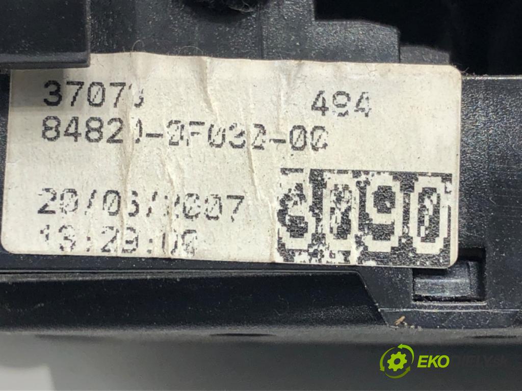 TOYOTA COROLLA Verso (ZER_, ZZE12_, R1_) 2004 - 2009    1.8 (ZNR11_) 95 kW [129 KM] benzyna 2004 - 2009  Prepínač okien 84820-0F030 (Prepínače, spínače, tlačidlá a ovládače kúrenia)