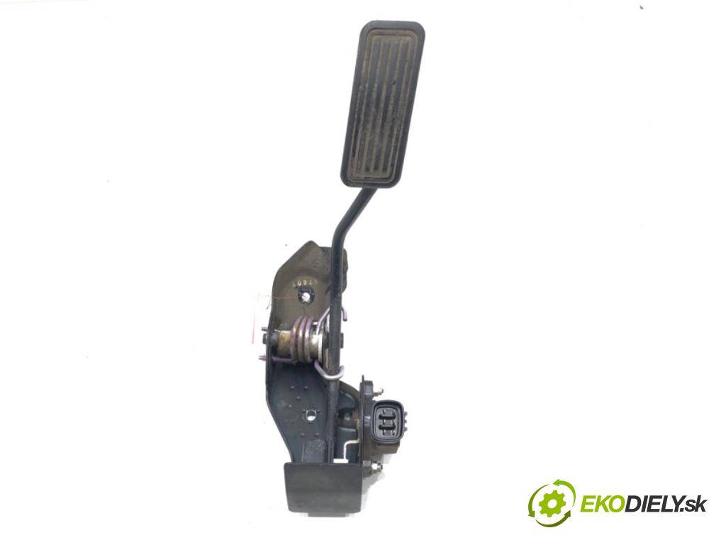 TOYOTA COROLLA Verso (ZER_, ZZE12_, R1_) 2004 - 2009    1.8 (ZNR11_) 95 kW [129 KM] benzyna 2004 - 2009  Potenciometer plynu  (Pedále)