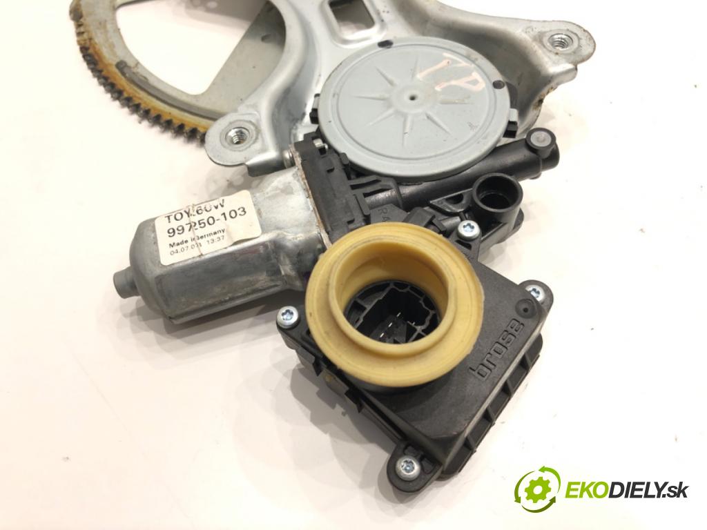 TOYOTA COROLLA Verso (ZER_, ZZE12_, R1_) 2004 - 2009    1.8 (ZNR11_) 95 kW [129 KM] benzyna 2004 - 2009  mechanismus okna pravý přední část 69810-0F010