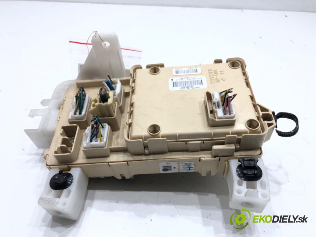 TOYOTA COROLLA Verso (ZER_, ZZE12_, R1_) 2004 - 2009    1.8 (ZNR11_) 95 kW [129 KM] benzyna 2004 - 2009  modul BSI 89221-0F010 (Pojistkové skříňky)