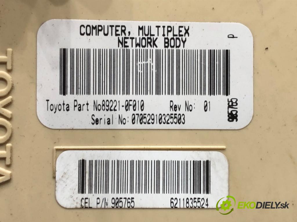 TOYOTA COROLLA Verso (ZER_, ZZE12_, R1_) 2004 - 2009    1.8 (ZNR11_) 95 kW [129 KM] benzyna 2004 - 2009  modul BSI 89221-0F010 (Pojistkové skříňky)