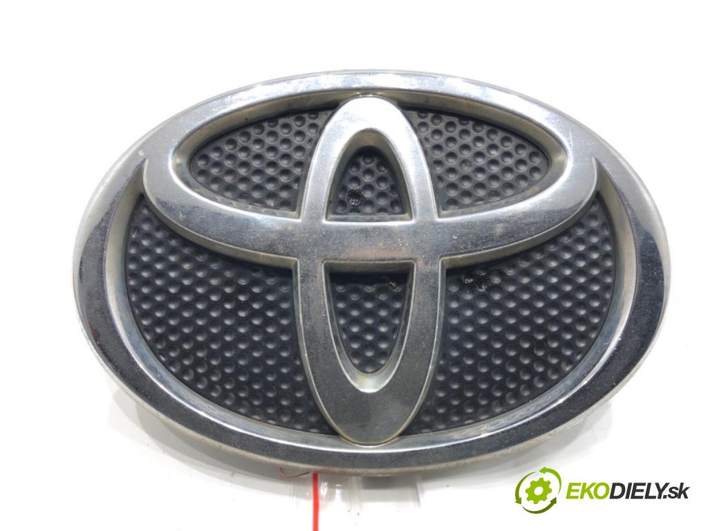 TOYOTA COROLLA Verso (ZER_, ZZE12_, R1_) 2004 - 2009    1.8 (ZNR11_) 95 kW [129 KM] benzyna 2004 - 2009  znak LOGO: značky přední část 75301-0F010
