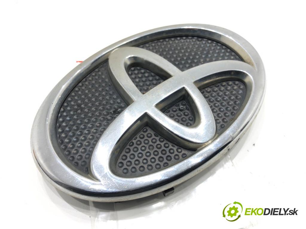 TOYOTA COROLLA Verso (ZER_, ZZE12_, R1_) 2004 - 2009    1.8 (ZNR11_) 95 kW [129 KM] benzyna 2004 - 2009  znak LOGO: značky přední část 75301-0F010