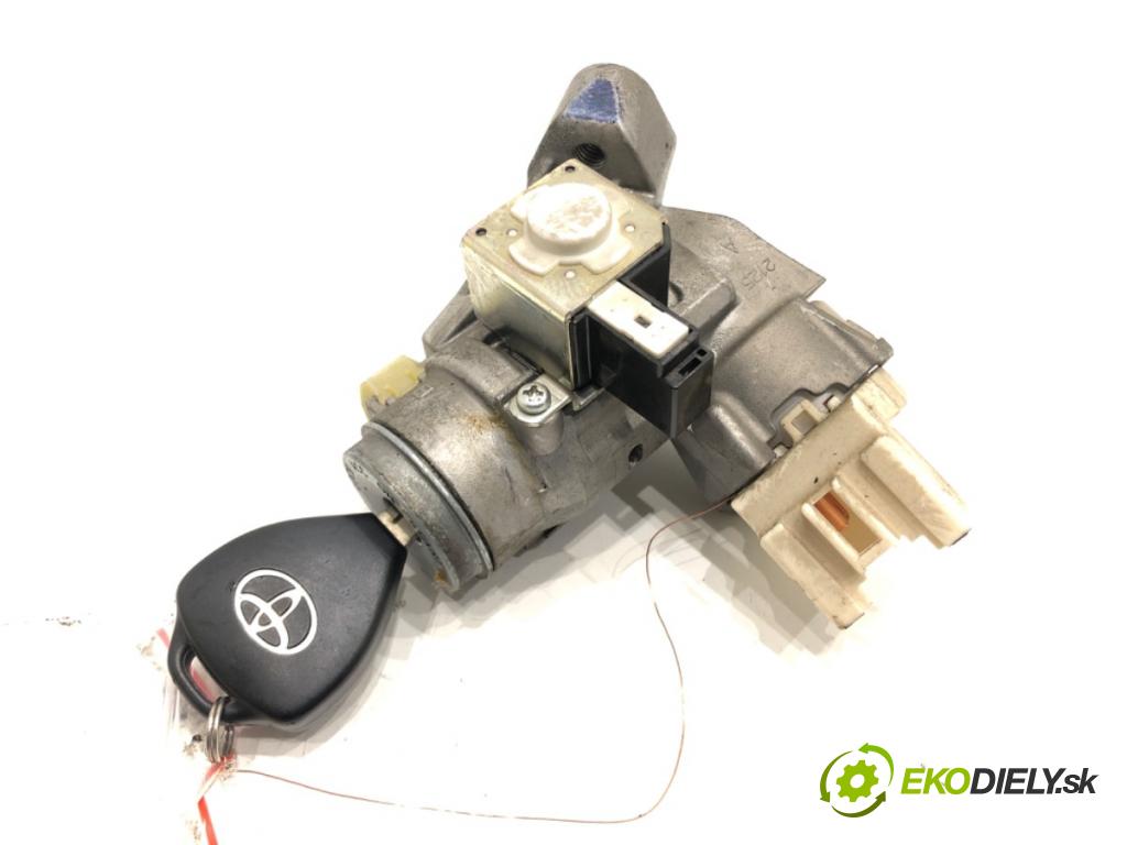 TOYOTA YARIS (_P9_) 2005 - 2014    1.5 (NCP91_) 79 kW [107 KM] benzyna 2005 - 2011  spinačka 45020-22-16 (Spínacie skrinky a kľúče)