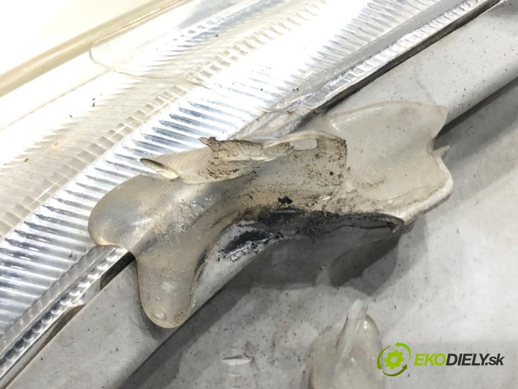 TOYOTA YARIS (_P9_) 2005 - 2014    1.5 (NCP91_) 79 kW [107 KM] benzyna 2005 - 2011  Svetlomet pravy predný USA