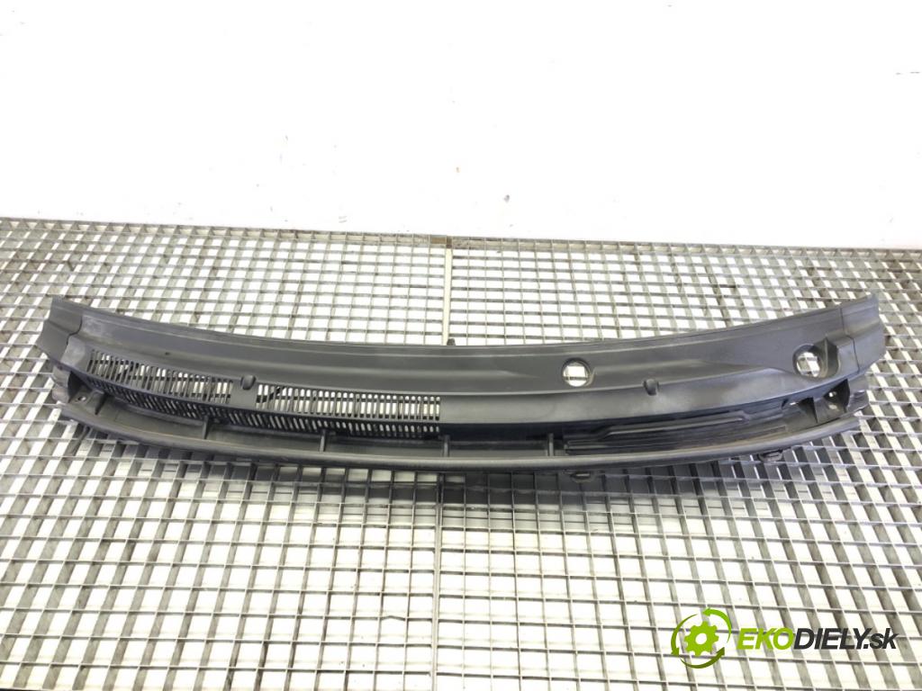 TOYOTA YARIS (_P9_) 2005 - 2014    1.5 (NCP91_) 79 kW [107 KM] benzyna 2005 - 2011  Torpédo, plast pod čelné okno 55783-52220 (Torpéda)