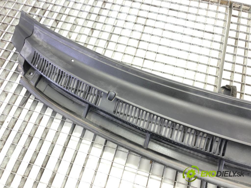 TOYOTA YARIS (_P9_) 2005 - 2014    1.5 (NCP91_) 79 kW [107 KM] benzyna 2005 - 2011  Torpédo, plast pod čelné okno 55783-52220 (Torpéda)