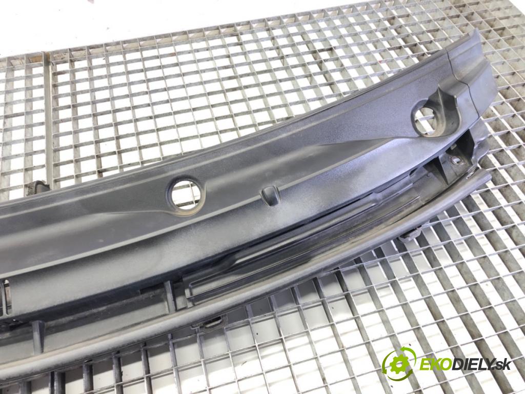 TOYOTA YARIS (_P9_) 2005 - 2014    1.5 (NCP91_) 79 kW [107 KM] benzyna 2005 - 2011  Torpédo, plast pod čelné okno 55783-52220 (Torpéda)