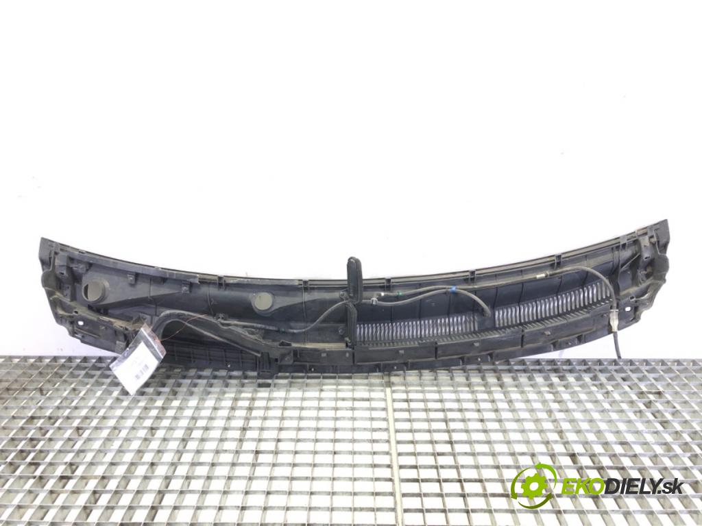 TOYOTA YARIS (_P9_) 2005 - 2014    1.5 (NCP91_) 79 kW [107 KM] benzyna 2005 - 2011  Torpédo, plast pod čelné okno 55783-52220 (Torpéda)