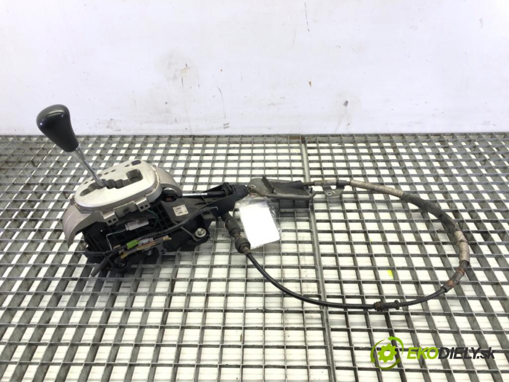 TOYOTA YARIS (_P9_) 2005 - 2014    1.5 (NCP91_) 79 kW [107 KM] benzyna 2005 - 2011  Kulisa  (Rýchlostné páky / kulisy)