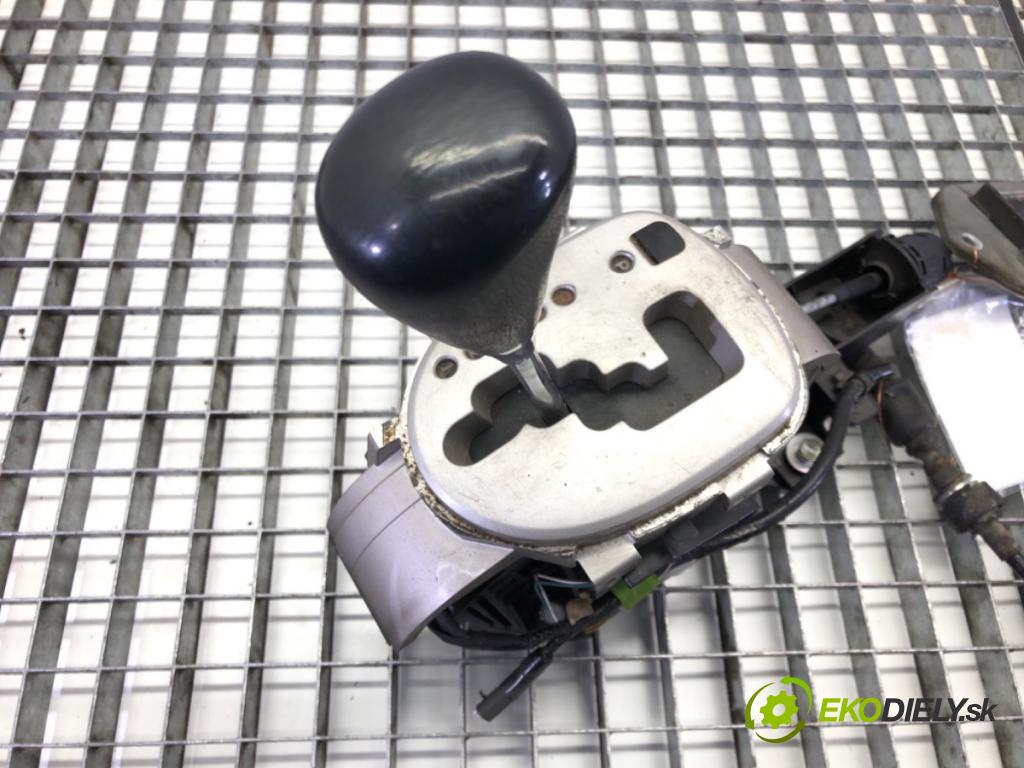 TOYOTA YARIS (_P9_) 2005 - 2014    1.5 (NCP91_) 79 kW [107 KM] benzyna 2005 - 2011  Kulisa  (Rýchlostné páky / kulisy)