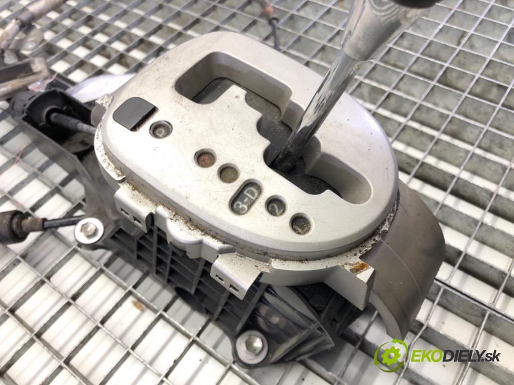 TOYOTA YARIS (_P9_) 2005 - 2014    1.5 (NCP91_) 79 kW [107 KM] benzyna 2005 - 2011  Kulisa  (Rýchlostné páky / kulisy)