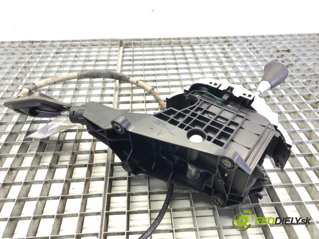 TOYOTA YARIS (_P9_) 2005 - 2014    1.5 (NCP91_) 79 kW [107 KM] benzyna 2005 - 2011  Kulisa  (Rýchlostné páky / kulisy)