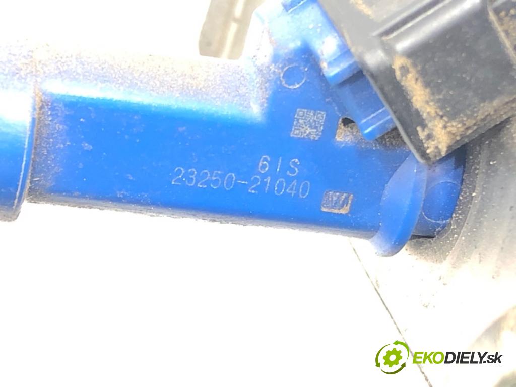 TOYOTA YARIS (_P9_) 2005 - 2014    1.5 (NCP91_) 79 kW [107 KM] benzyna 2005 - 2011  Lišta vstrekovacia 23250-21040 (Vstrekovacie lišty)