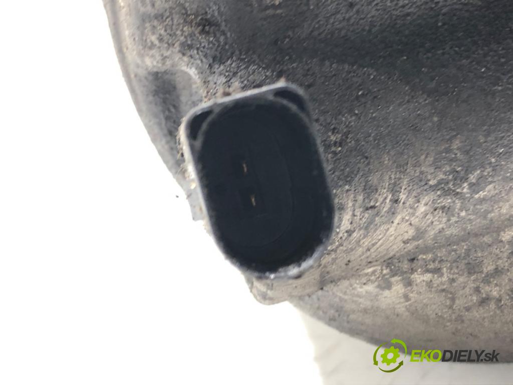 VW GOLF V (1K1) 2003 - 2010    1.4 16V 55 kW [75 KM] benzyna 2003 - 2006  kompresor klimatizace 1K0820803P (Kompresory)