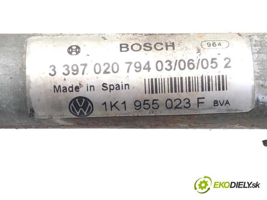 VW GOLF V (1K1) 2003 - 2010    1.4 16V 55 kW [75 KM] benzyna 2003 - 2006  Mechanizmus stieračov predný 1K1955023F (Motorčeky stieračov predné)