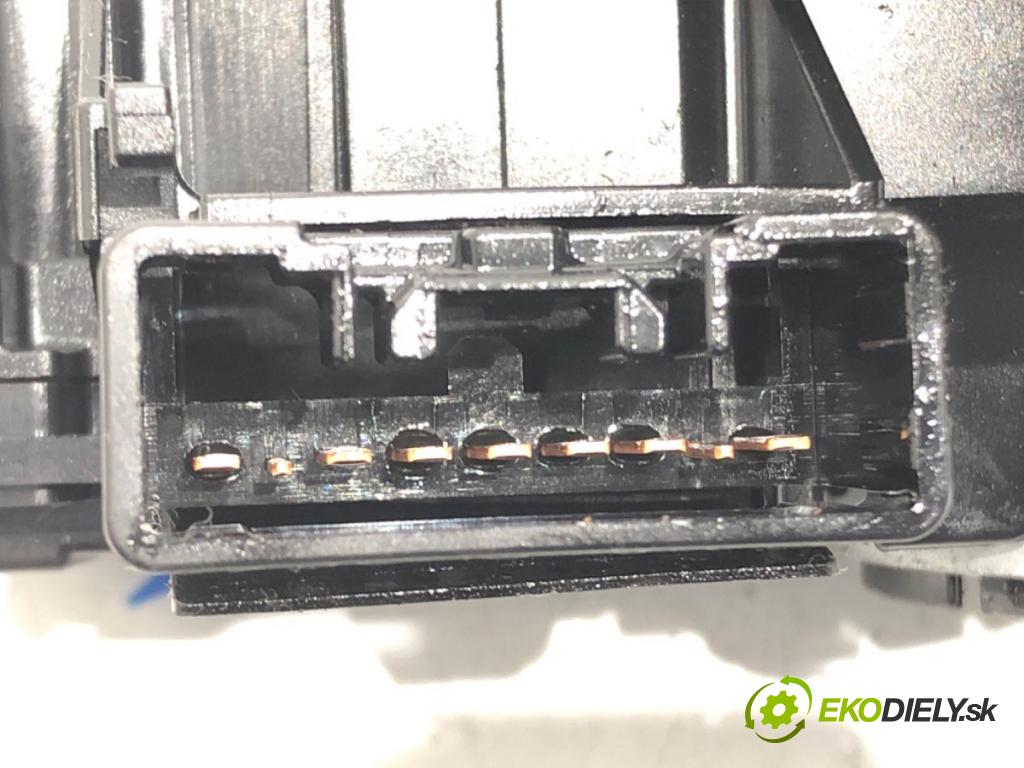 TOYOTA YARIS (_P9_) 2005 - 2014    1.5 (NCP91_) 79 kW [107 KM] benzyna 2005 - 2011  Prepínač kombinovaný  (Prepínače, spínače, tlačidlá a ovládače kúrenia)
