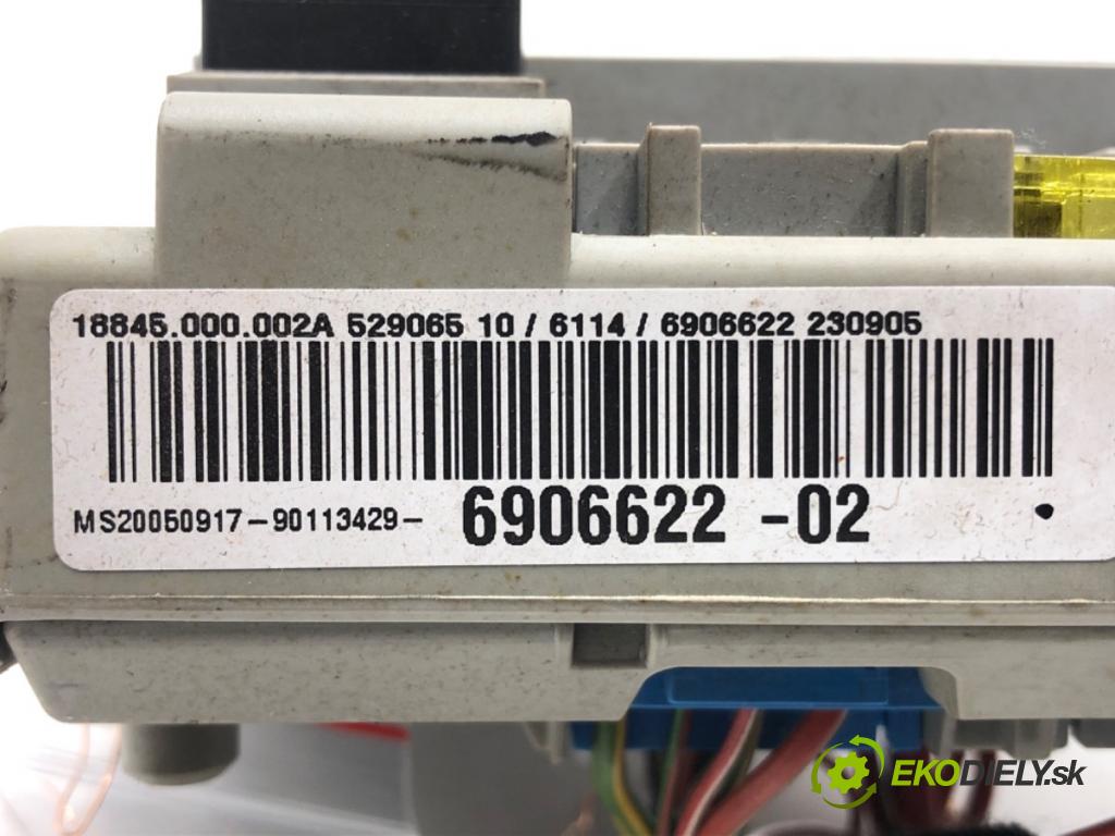 BMW 3 Touring (E91) 2004 - 2012    320 d 120 kW [163 KM] olej napędowy 2005 - 2012  skříňka poistková 6906622 (Pojistkové skříňky)