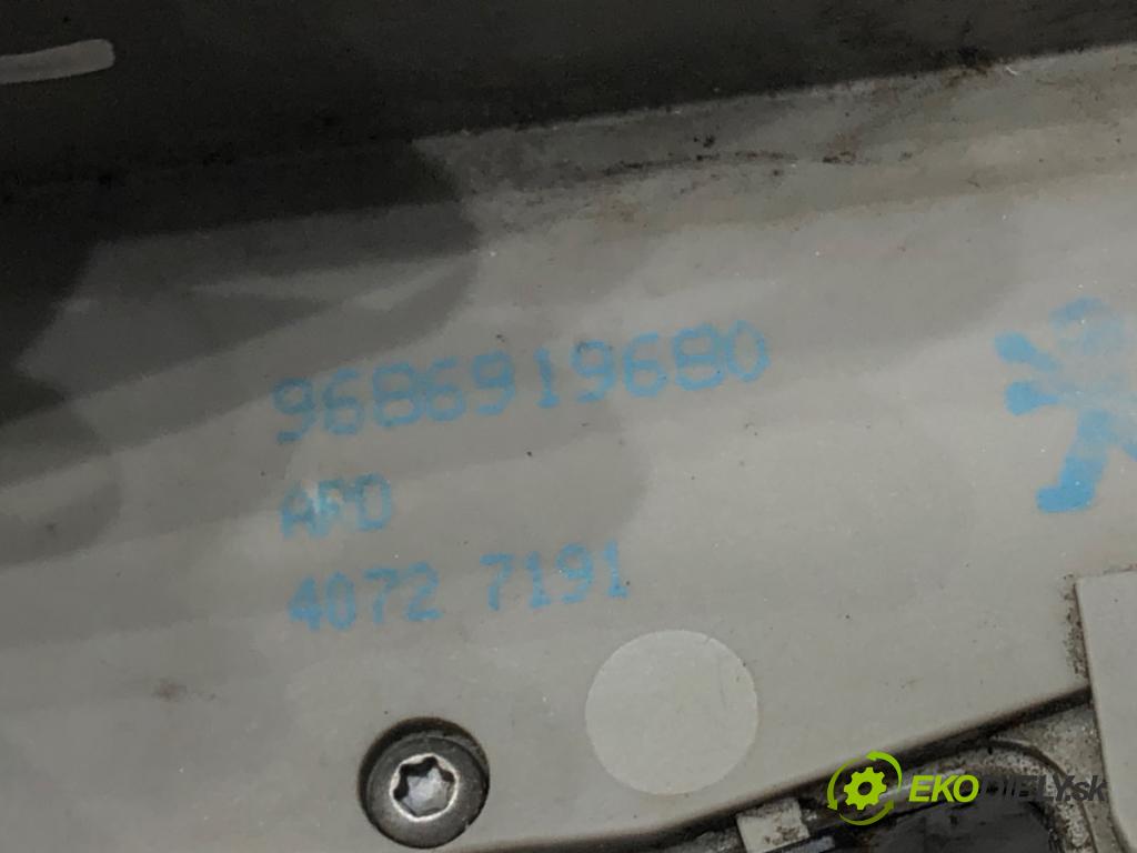 CITROEN DS5 2011 - 2015    2.0 HDi 165 120 kW [163 KM] olej napędowy 2011 - 2015  zámok dveře pravý zadní část 9686919680