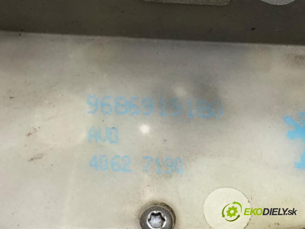 CITROEN DS5 2011 - 2015    2.0 HDi 165 120 kW [163 KM] olej napędowy 2011 - 2015  zámok dveře pravý přední část 9686919180