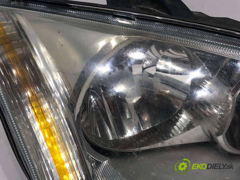 FORD FOCUS II (DA_, HCP, DP) 2004 - 2013    1.6 74 kW [100 KM] benzyna 2004 - 2012  Svetlomet pravy predný 4M51-13W029-AD