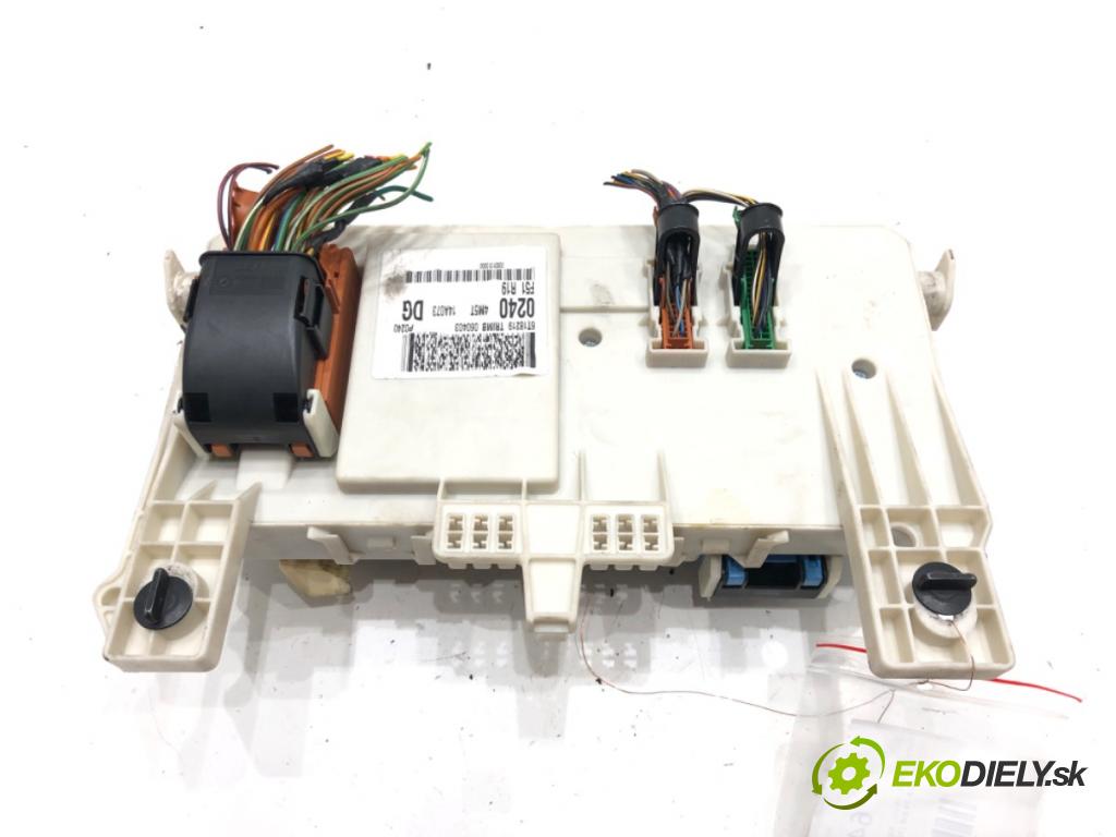 FORD FOCUS II (DA_, HCP, DP) 2004 - 2013    1.6 74 kW [100 KM] benzyna 2004 - 2012  modul BSI 4M5T-14A073-DG (Pojistkové skříňky)