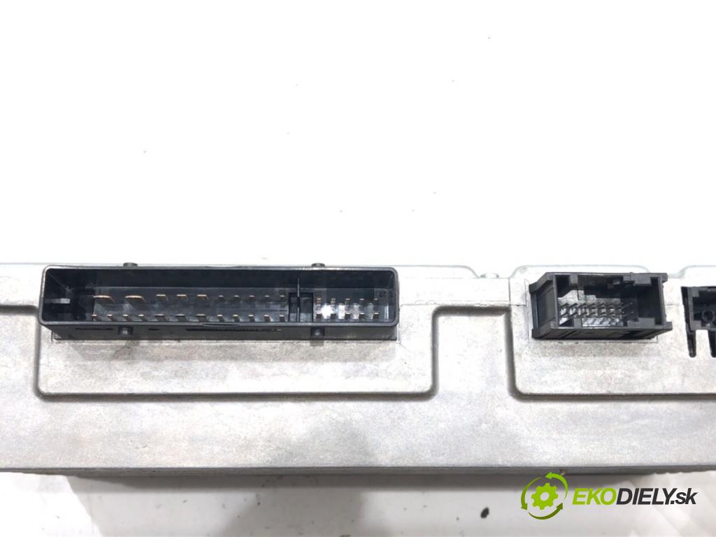 AUDI A5 (8T3) 2007 - 2017    2.7 TDI 140 kW [190 KM] olej napędowy 2007 - 2012  Zosilňovač 8T0035223AN (Zosilňovače)