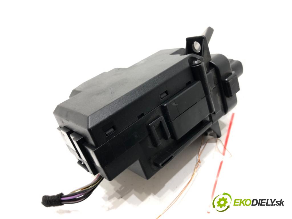 AUDI A5 (8T3) 2007 - 2017    2.7 TDI 140 kW [190 KM] olej napędowy 2007 - 2012  spinačka 8K0909131B (Spínacie skrinky a kľúče)