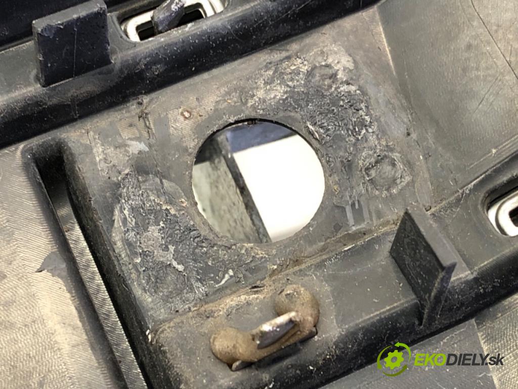 AUDI A5 (8T3) 2007 - 2017    2.7 TDI 140 kW [190 KM] olej napędowy 2007 - 2012  mřížka maska 8T0853651M (Mřížky (masky) chladičů)