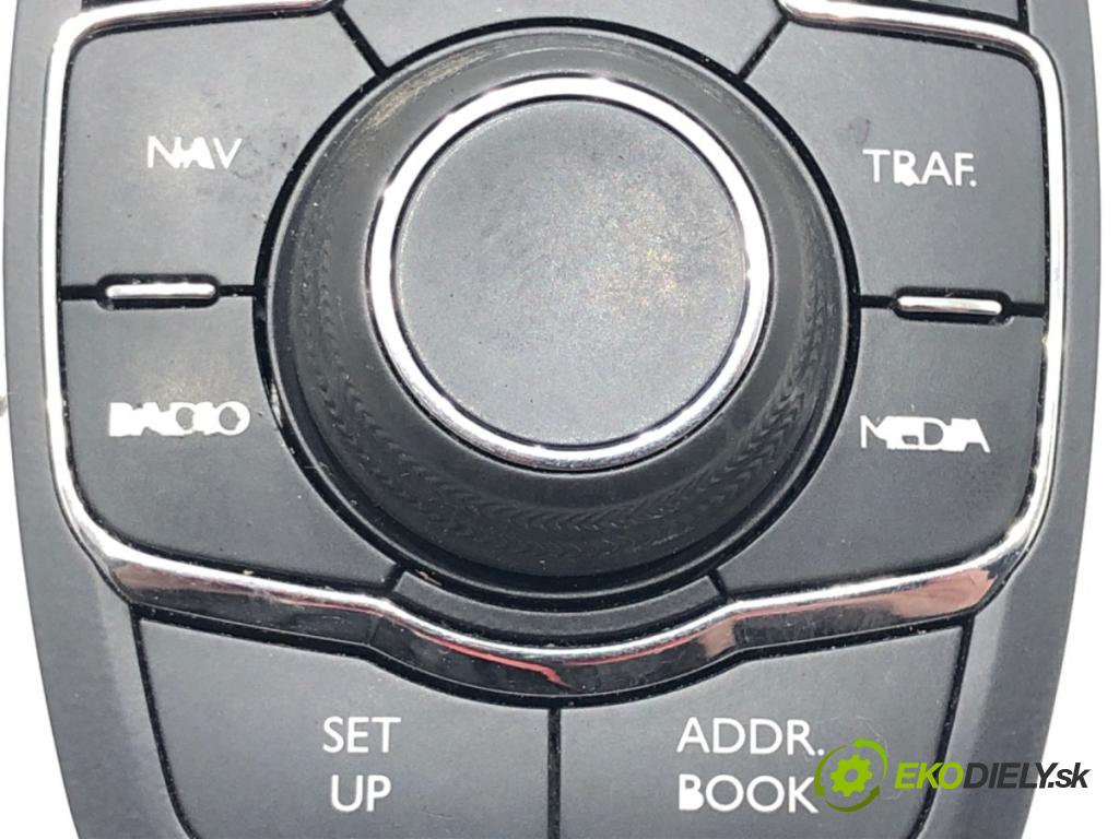 CITROEN DS5 2011 - 2015    2.0 HDi 165 120 kW [163 KM] olej napędowy 2011 - 2015  Panel ovládania radia 9802390877 (Prepínače, spínače, tlačidlá a ovládače kúrenia)