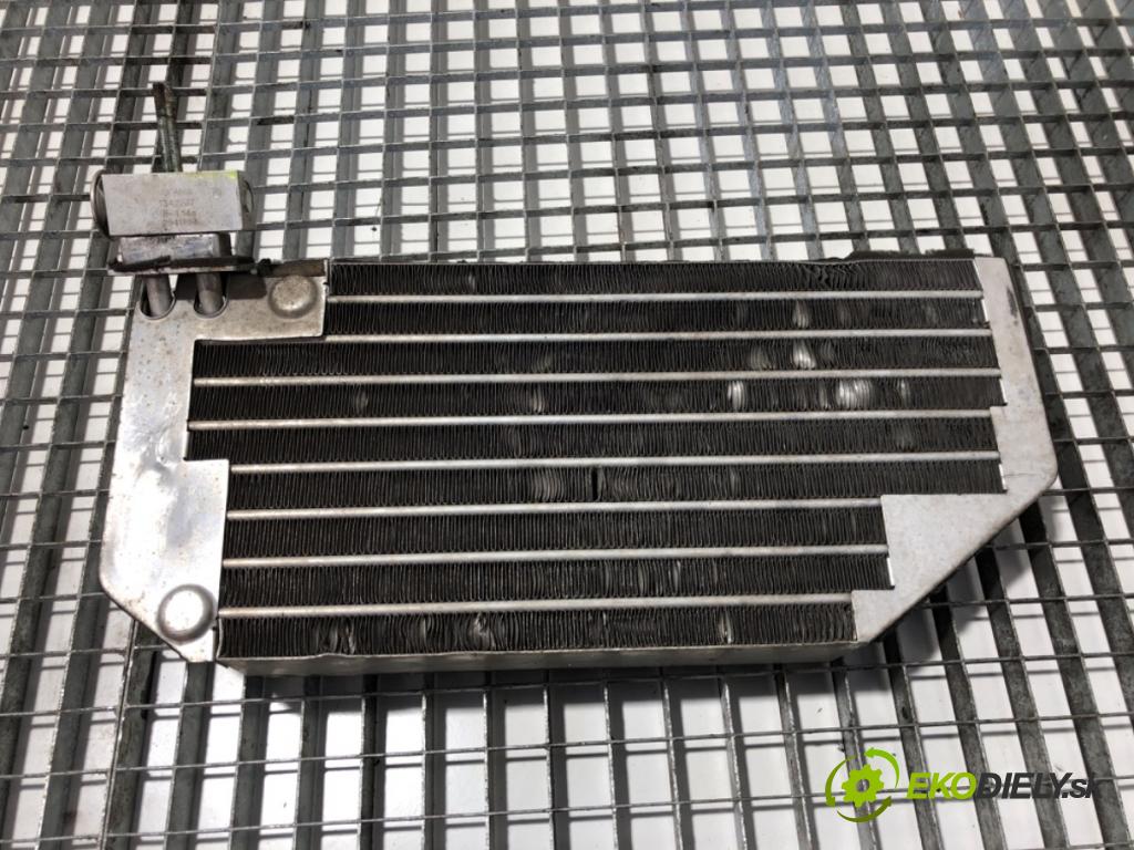 SCANIA 4 - series 1995 - 2008    124 /G420  Chladič klimatizácie 1323821 (Chladiče klimatizácie)