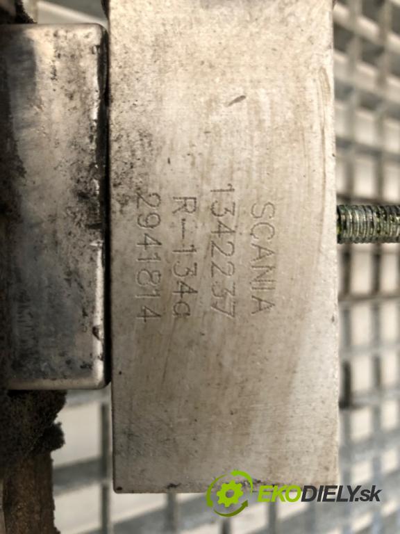 SCANIA 4 - series 1995 - 2008    124 /G420  Chladič klimatizácie 1323821 (Chladiče klimatizácie)