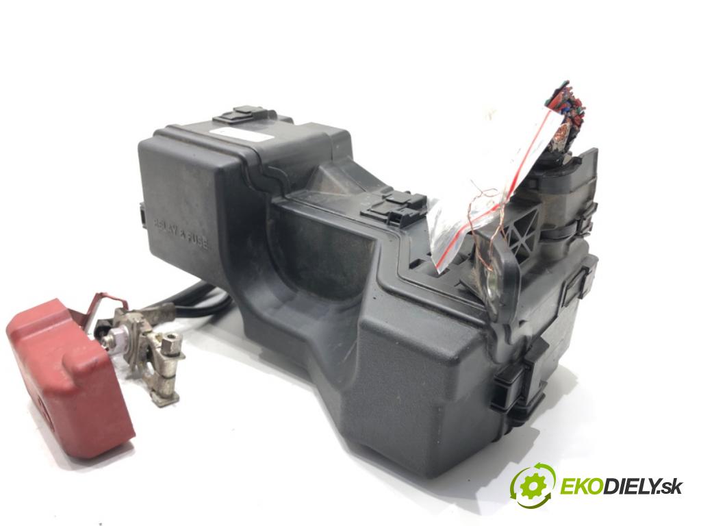 CITROEN C1 II (PA_, PS_) 2014 - 2022    1.0 VTi 68 51 kW [69 KM] benzyna 2014 - 2022  skříňka poistková 821110HS80 (Pojistkové skříňky)