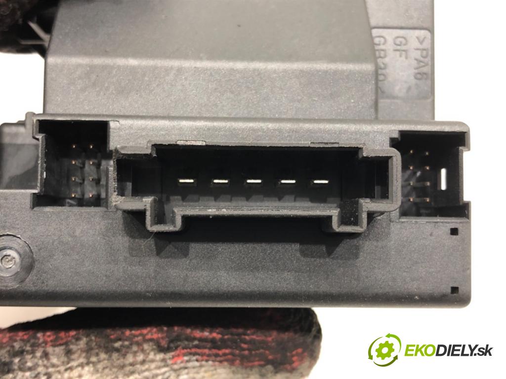 MERCEDES-BENZ KLASA B Sports Tourer (W245) 2005 - 2011    B 180 CDI (245.207) 80 kW [109 KM] olej napędowy 2005 - 2011  spinačka 1695452008 (Spínacie skrinky a kľúče)