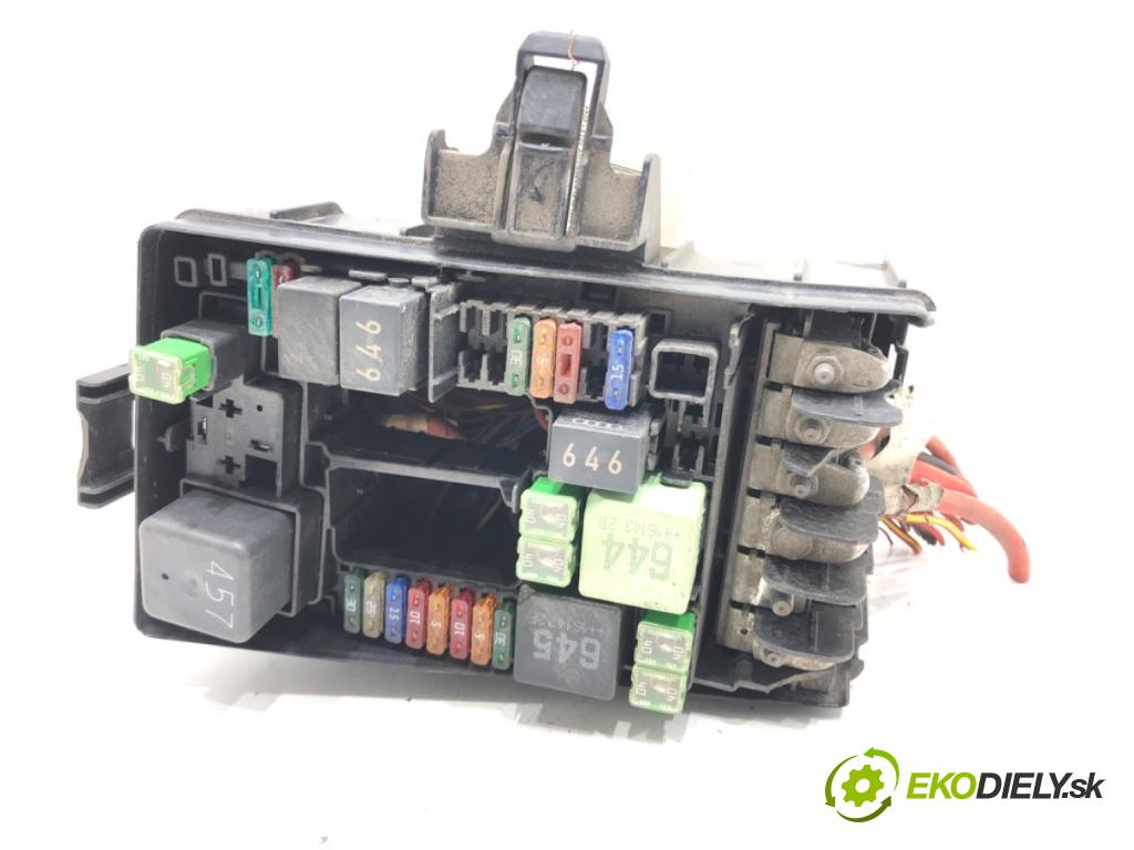 VW PASSAT B8 Variant (3G5, CB5) 2014 - 2022    2.0 TDI 110 kW [150 KM] olej napędowy 2014 - 2022  skříňka poistková 5Q0937125B (Pojistkové skříňky)