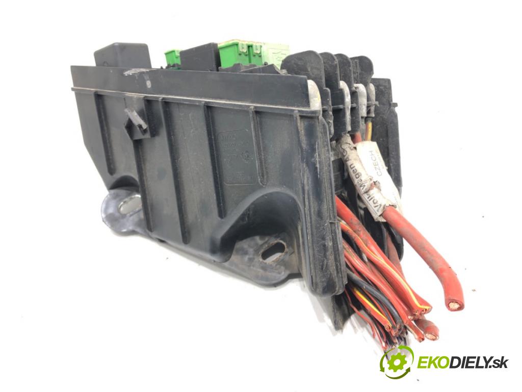 VW PASSAT B8 Variant (3G5, CB5) 2014 - 2022    2.0 TDI 110 kW [150 KM] olej napędowy 2014 - 2022  skříňka poistková 5Q0937125B (Pojistkové skříňky)