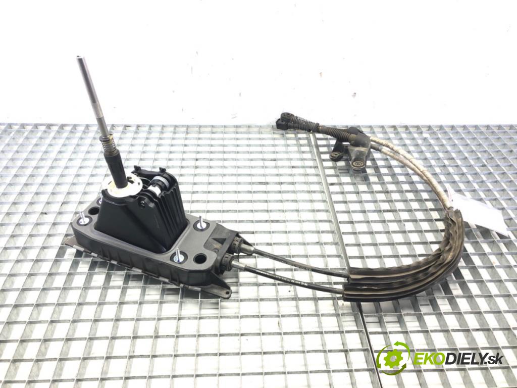 VW PASSAT B8 Variant (3G5, CB5) 2014 - 2022    2.0 TDI 110 kW [150 KM] olej napędowy 2014 - 2022  Kulisa 3Q0711049R (Rýchlostné páky / kulisy)